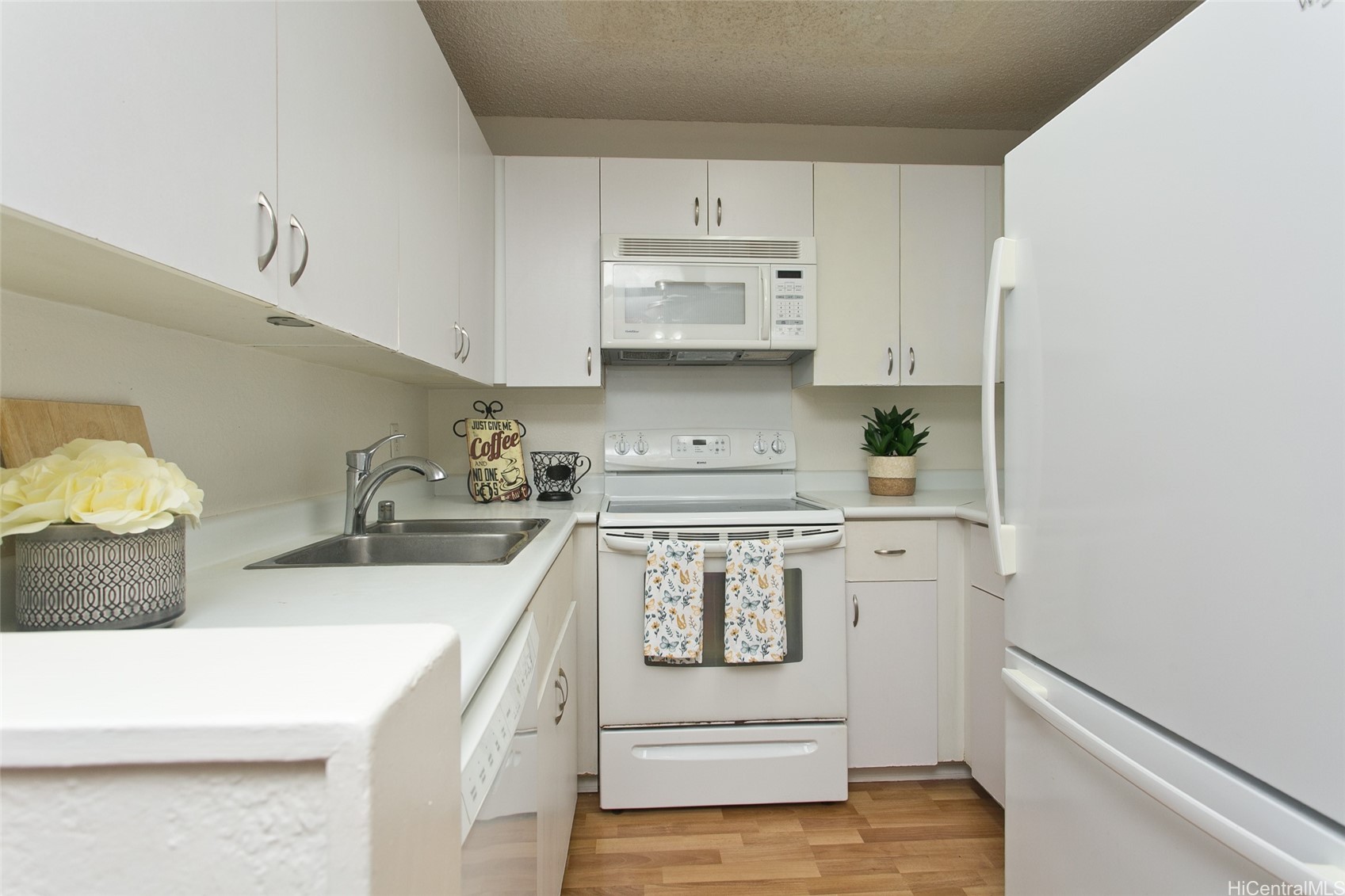 Honolulu, Hawaii, 96818, United States, 2 Bedrooms Bedrooms, ,2 BathroomsBathrooms,Residential,For Sale,1972744