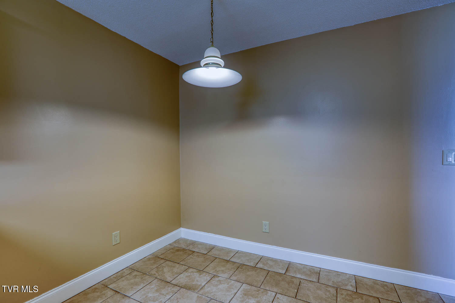 Rogersville, Tennessee, 37857, United States, 4 Bedrooms Bedrooms, ,4 BathroomsBathrooms,Residential,For Sale,1977931