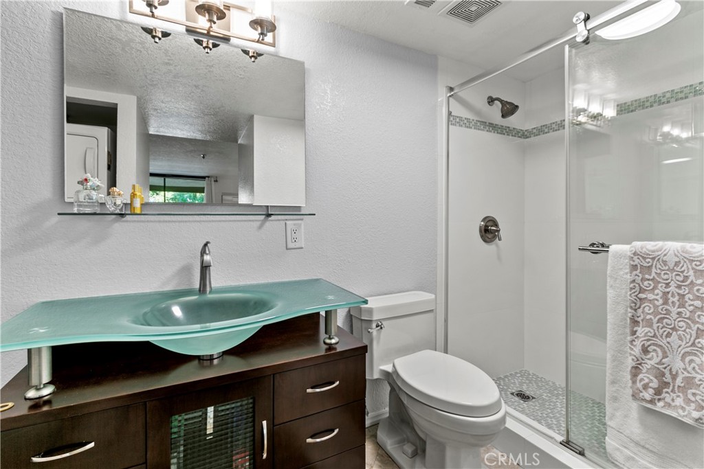 Laguna Hills, California, 92656, United States, 2 Bedrooms Bedrooms, ,2 BathroomsBathrooms,Residential,For Sale,1988360