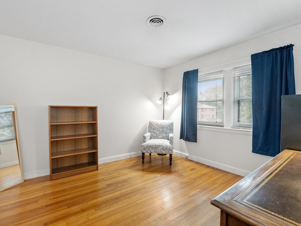 Waltham, Massachusetts, 02452, United States, 2 Bedrooms Bedrooms, ,2 BathroomsBathrooms,Residential,For Sale,1902655