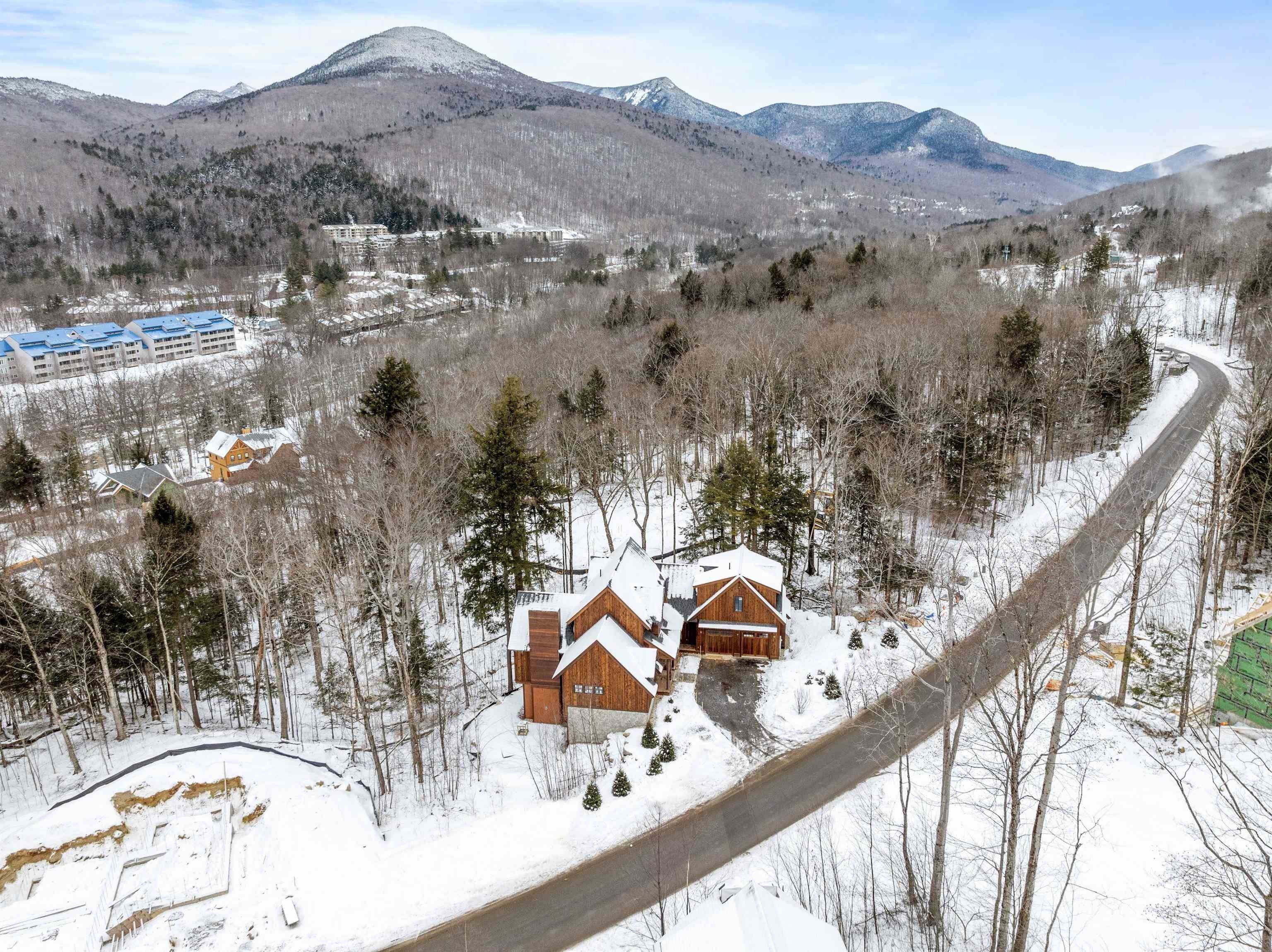 Lincoln, New Hampshire, 03251, United States, 5 Bedrooms Bedrooms, ,5 BathroomsBathrooms,Residential,For Sale,1979766