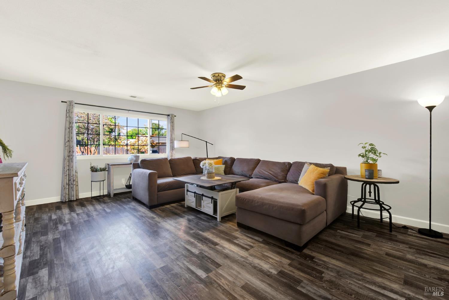 Vacaville, California, 95687, United States, 3 Bedrooms Bedrooms, ,2 BathroomsBathrooms,Residential,For Sale,1940371