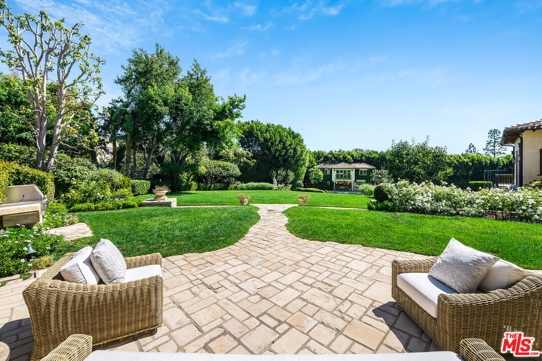 Pacific Palisades, California, 90272, United States, 8 Bedrooms Bedrooms, ,12 BathroomsBathrooms,Residential,For Sale,1949895