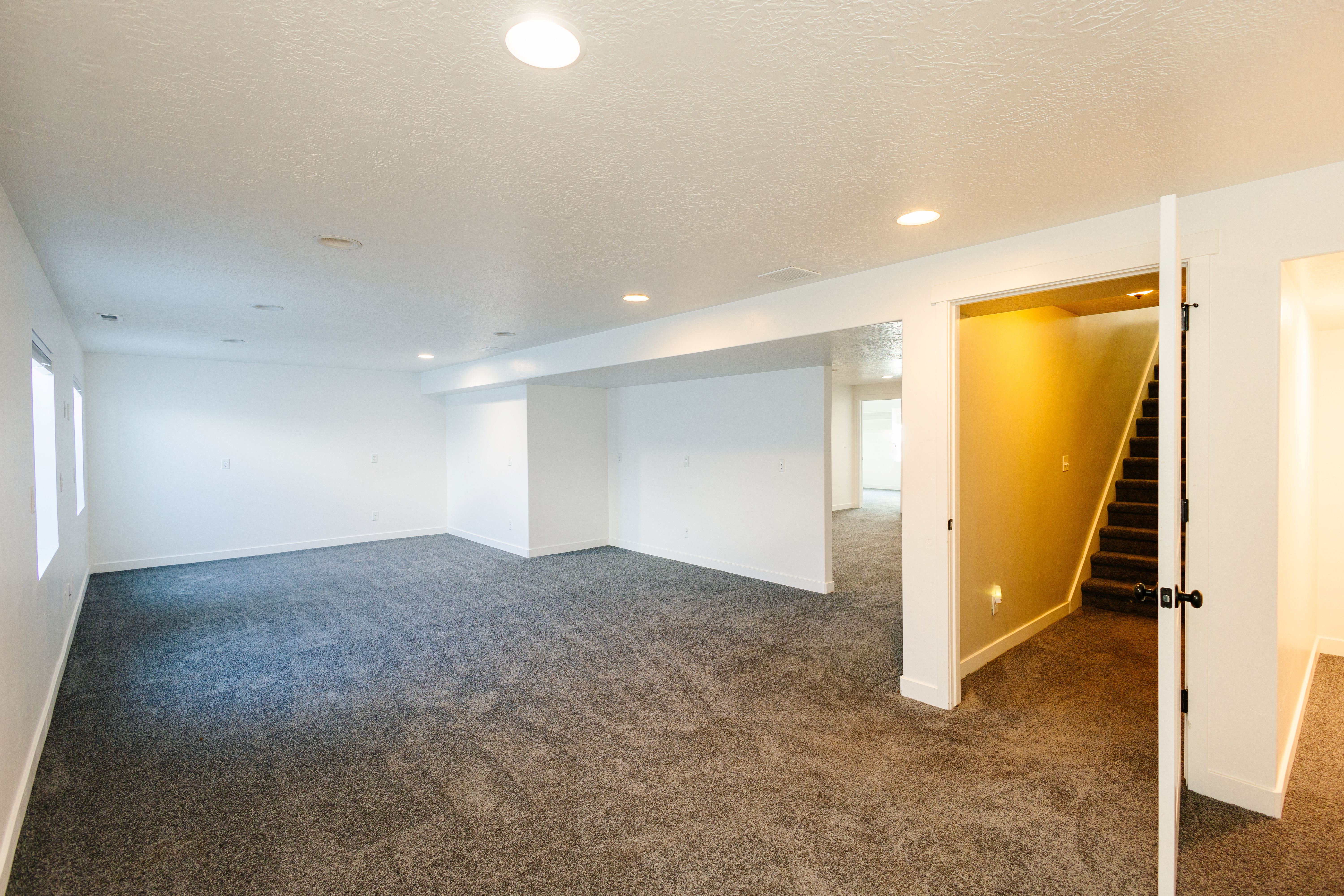 Santaquin, Utah, 84655, United States, 5 Bedrooms Bedrooms, ,5 BathroomsBathrooms,Residential,For Sale,1977423