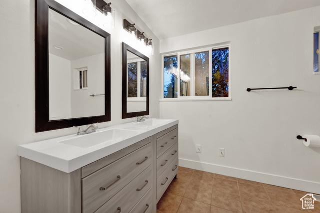 Centerville, Utah, 84014, United States, 4 Bedrooms Bedrooms, ,3 BathroomsBathrooms,Residential,For Sale,1944867