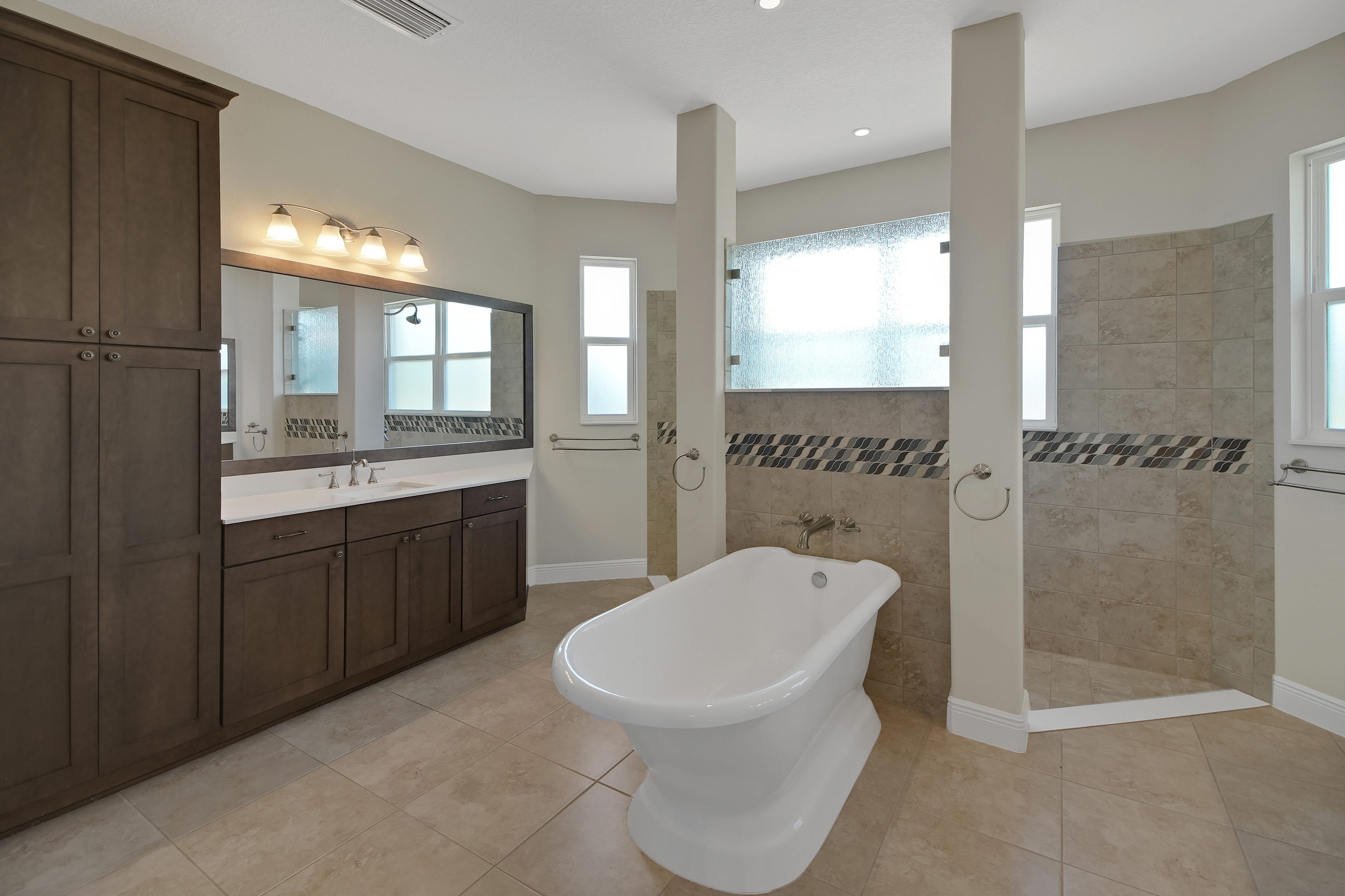 Lady Lake, Florida, 32159, United States, 4 Bedrooms Bedrooms, ,3 BathroomsBathrooms,Residential,For Sale,2001530