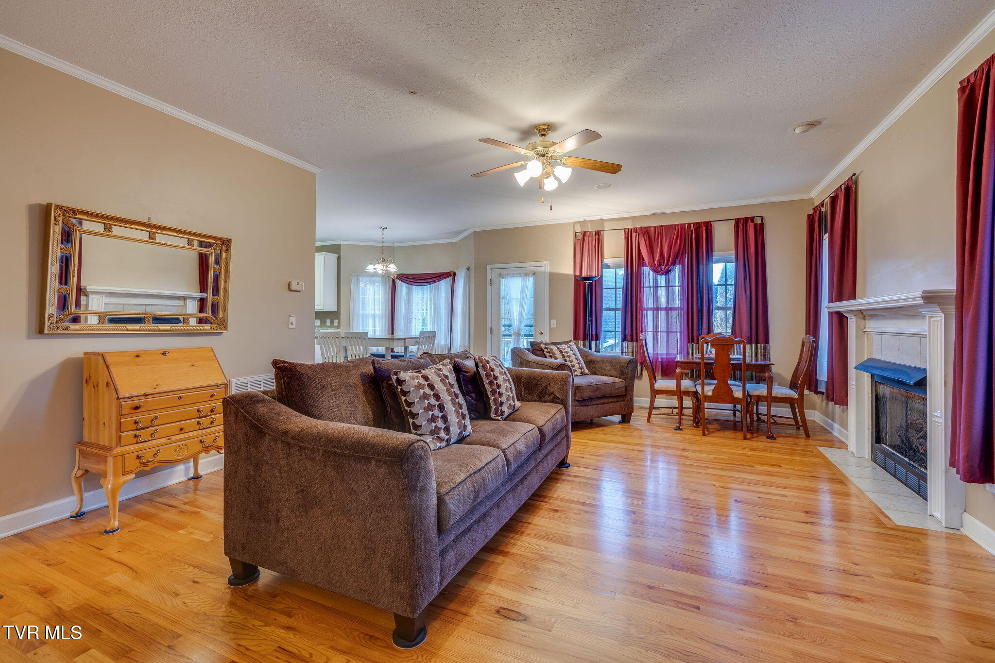 Johnson City, Tennessee, 37601, United States, 5 Bedrooms Bedrooms, ,4 BathroomsBathrooms,Residential,For Sale,2049001