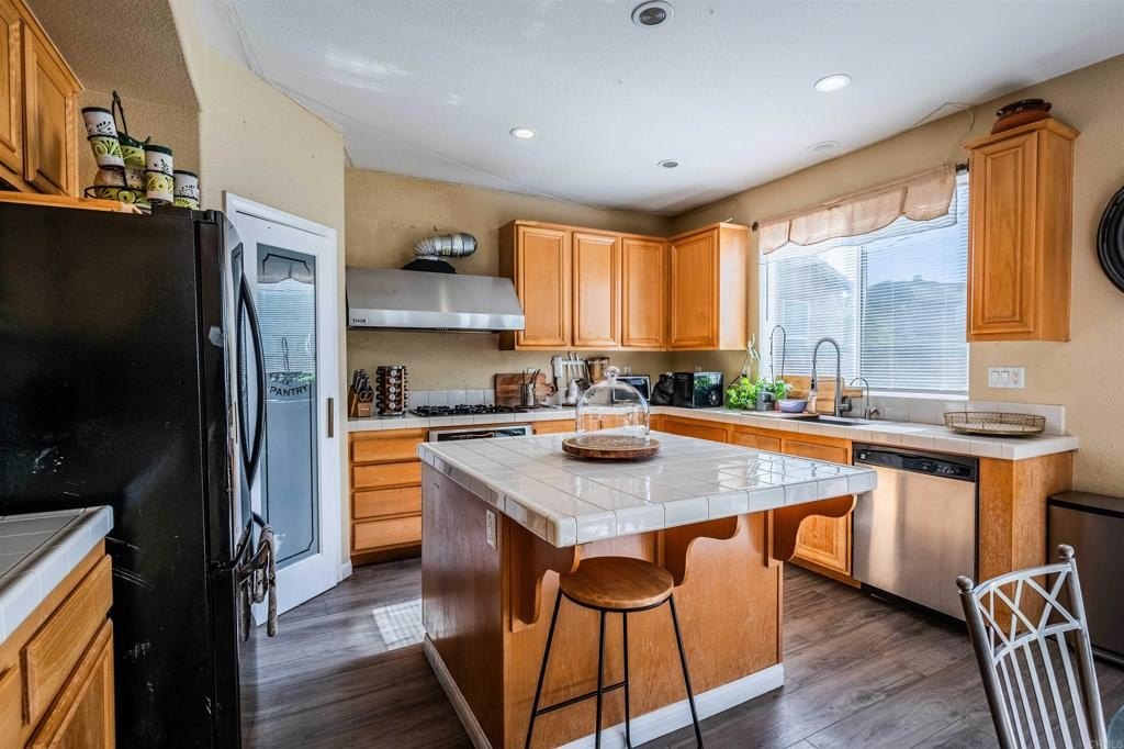 Hemet, California, 92545, United States, 5 Bedrooms Bedrooms, ,3 BathroomsBathrooms,Residential,For Sale,1877252
