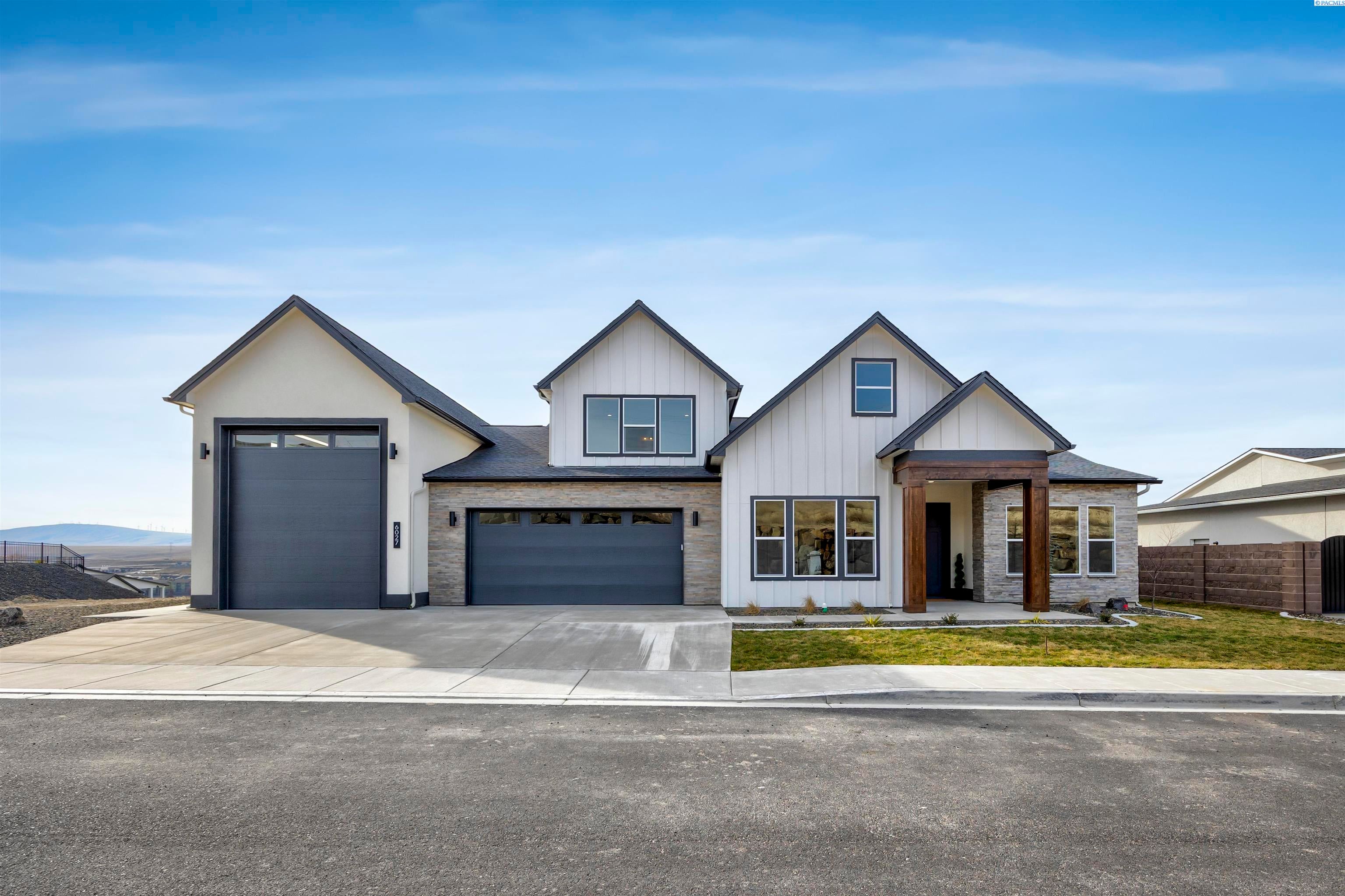 Kennewick, Washington, 99338, United States, 4 Bedrooms Bedrooms, ,4 BathroomsBathrooms,Residential,For Sale,2023232