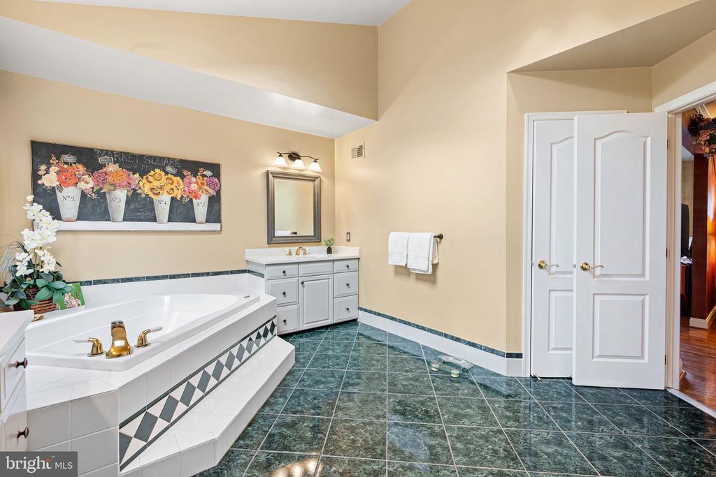 New Hope, Pennsylvania, 18938, United States, 4 Bedrooms Bedrooms, ,5 BathroomsBathrooms,Residential,For Sale,1987976