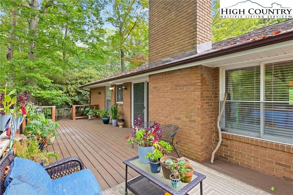 Boone, North Carolina, 28607, United States, 3 Bedrooms Bedrooms, ,3 BathroomsBathrooms,Residential,For Sale,1974866