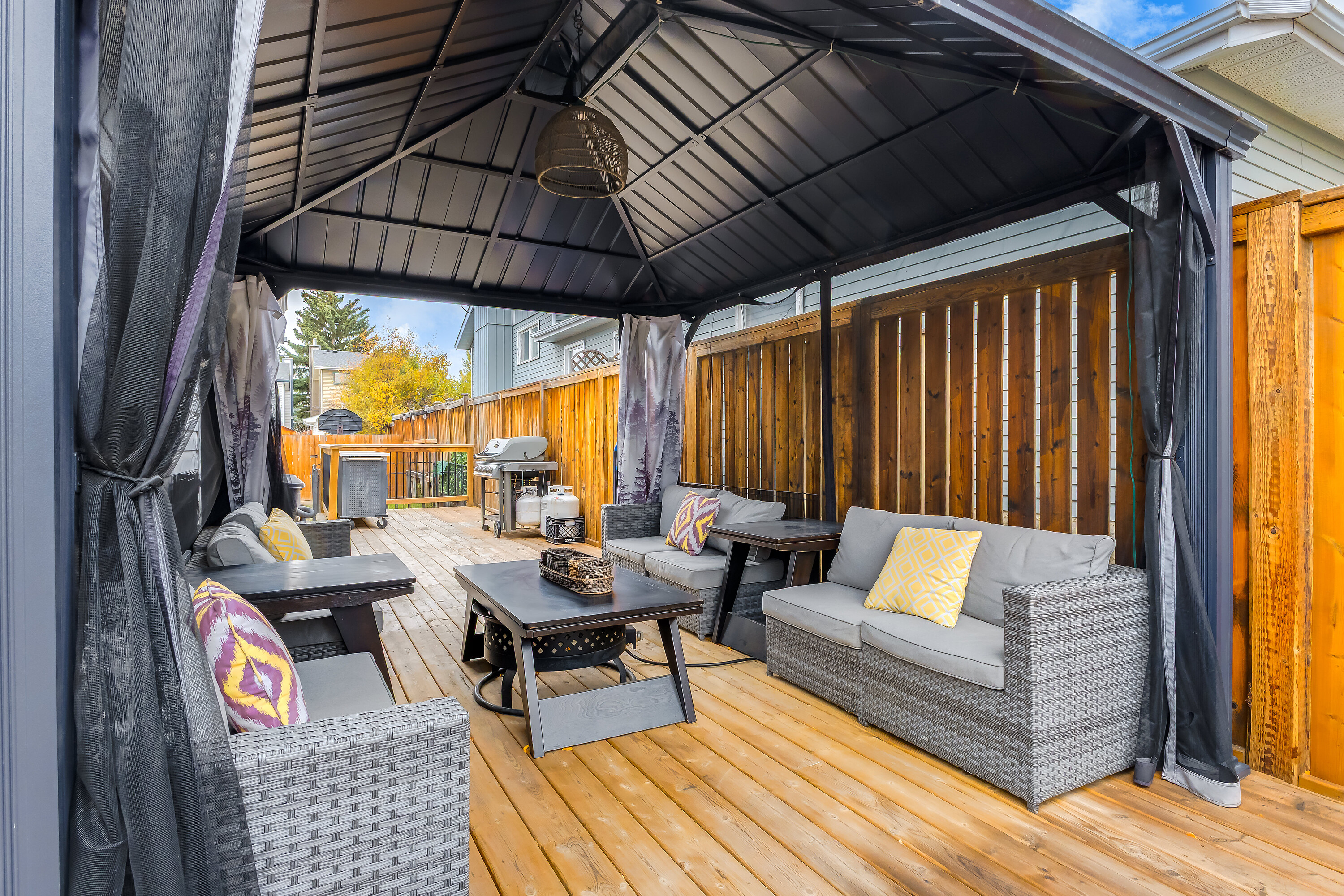  228 Deer Ridge Place SE - 物件實景