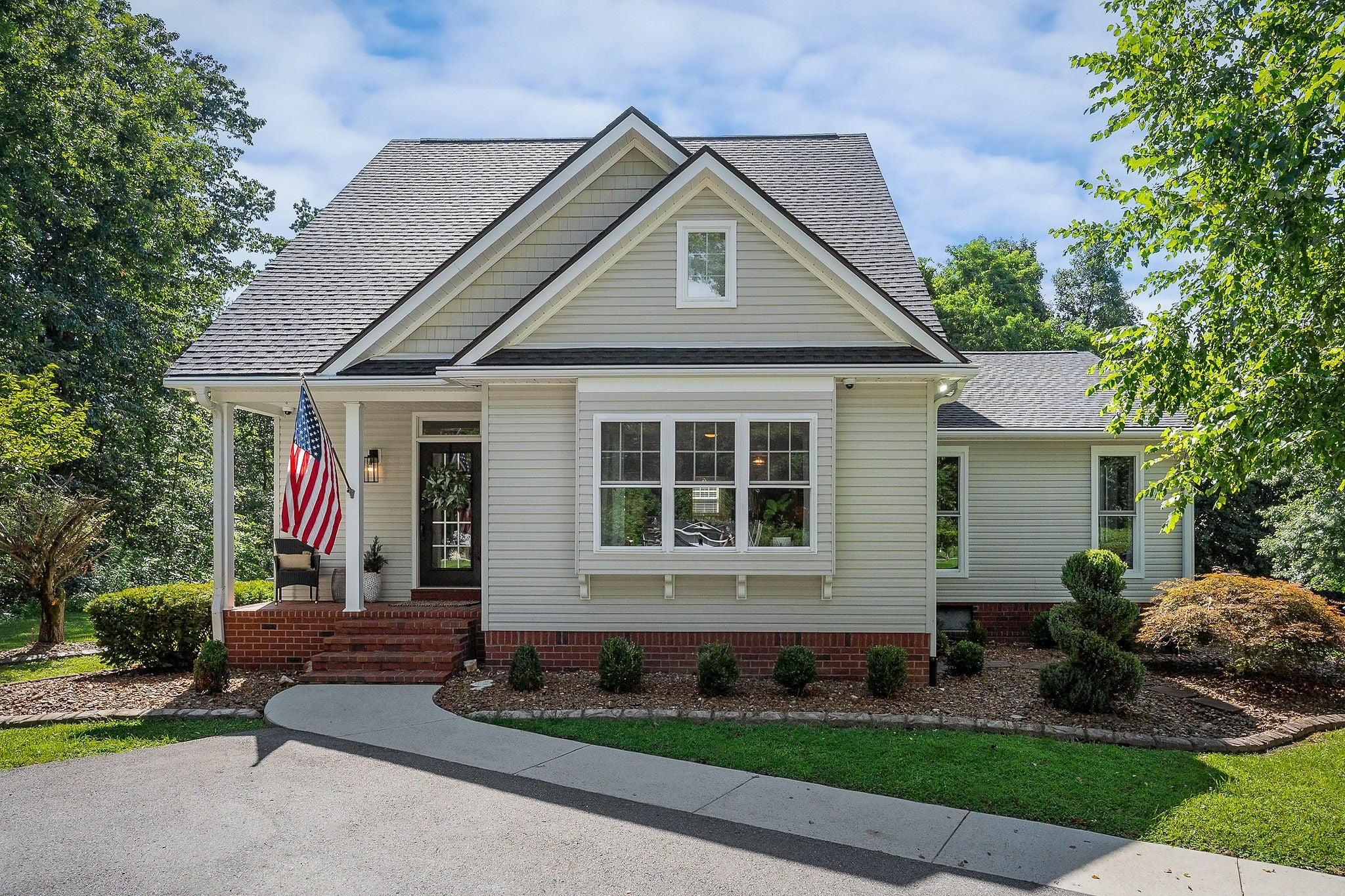 Smithville, Tennessee, 37166, United States, 1 Bedroom Bedrooms, ,4 BathroomsBathrooms,Residential,For Sale,2006606