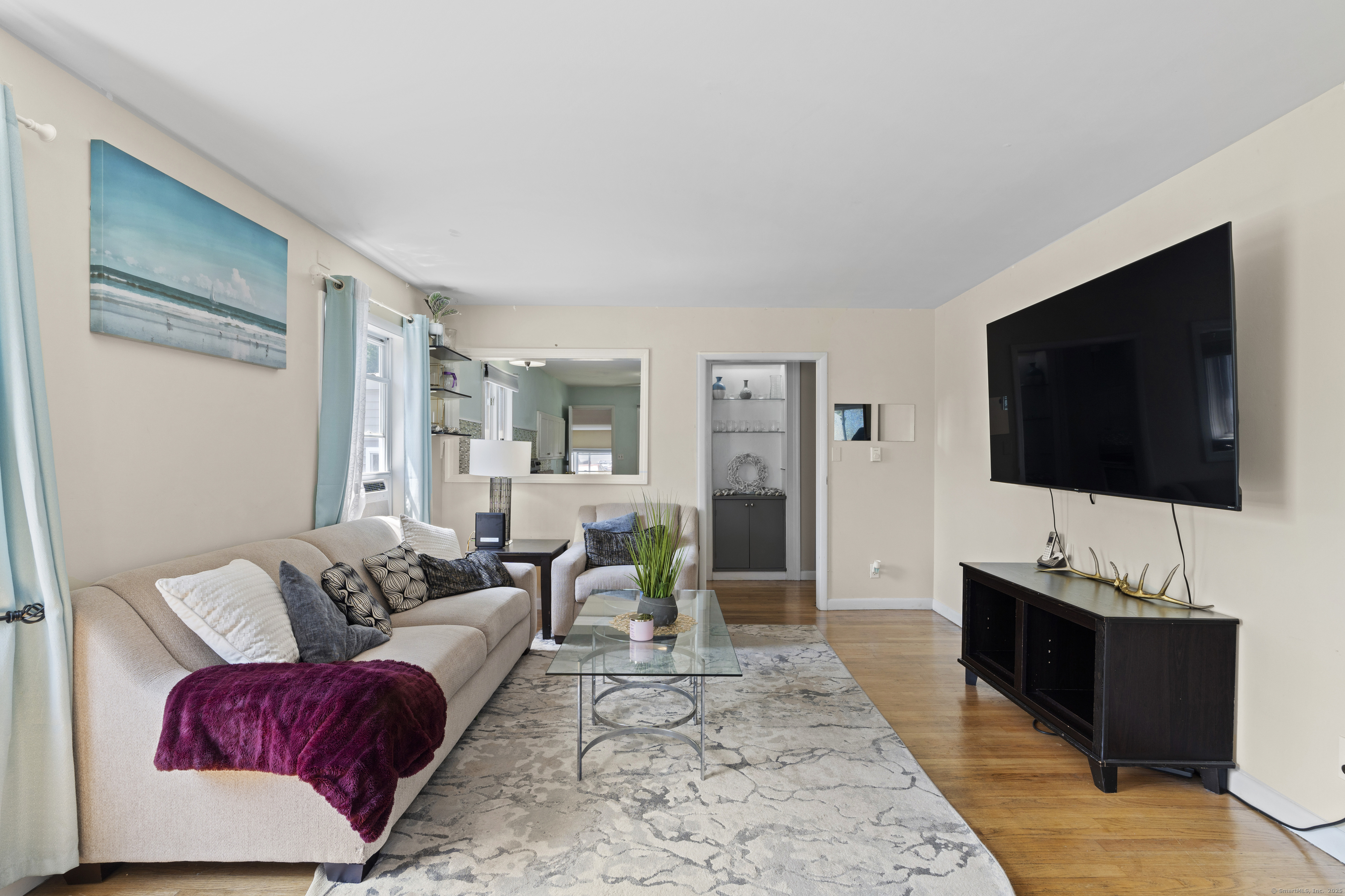 Milford, Connecticut, 06460, United States, 3 Bedrooms Bedrooms, ,2 BathroomsBathrooms,Residential,For Sale,1896652