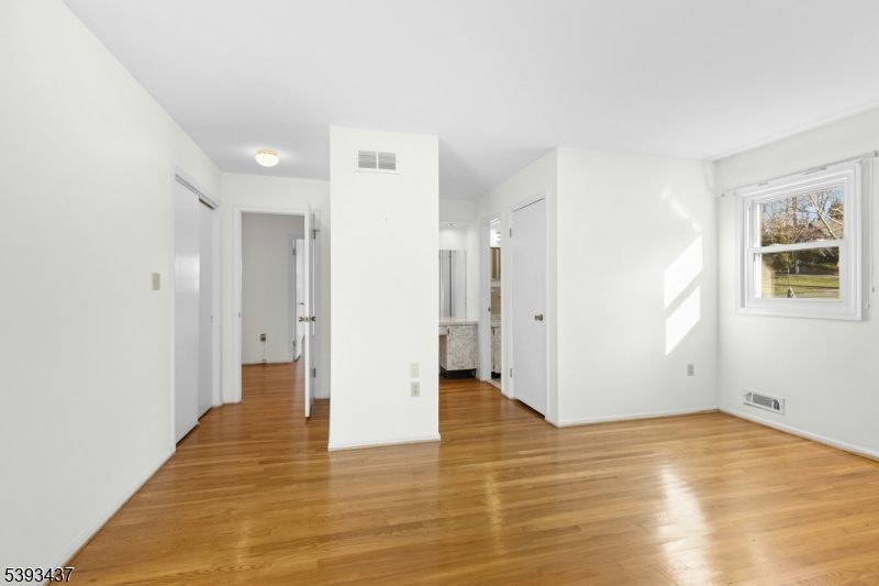 Berkeley Heights Twp., New Jersey, 07922, United States, 4 Bedrooms Bedrooms, ,2 BathroomsBathrooms,Residential,For Sale,2003400