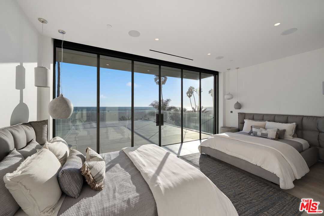 Santa Monica, California, 90403, United States, 7 Bedrooms Bedrooms, ,9 BathroomsBathrooms,Residential,For Sale,1955538