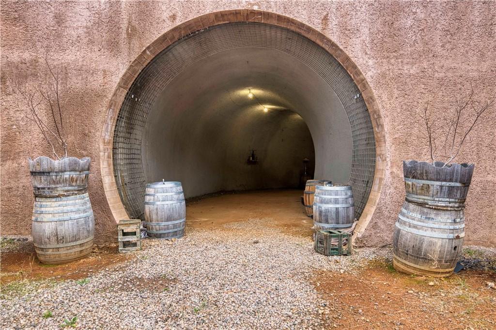 Kelseyville, California, 95451, United States, 5 Bedrooms Bedrooms, ,6 BathroomsBathrooms,Residential,For Sale,1998726