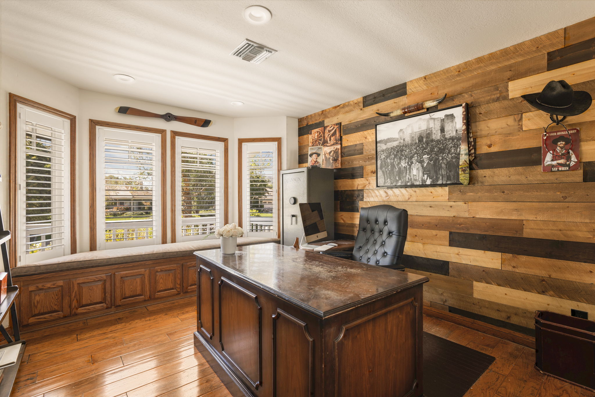  2390 Glenside Lane - 物件實景