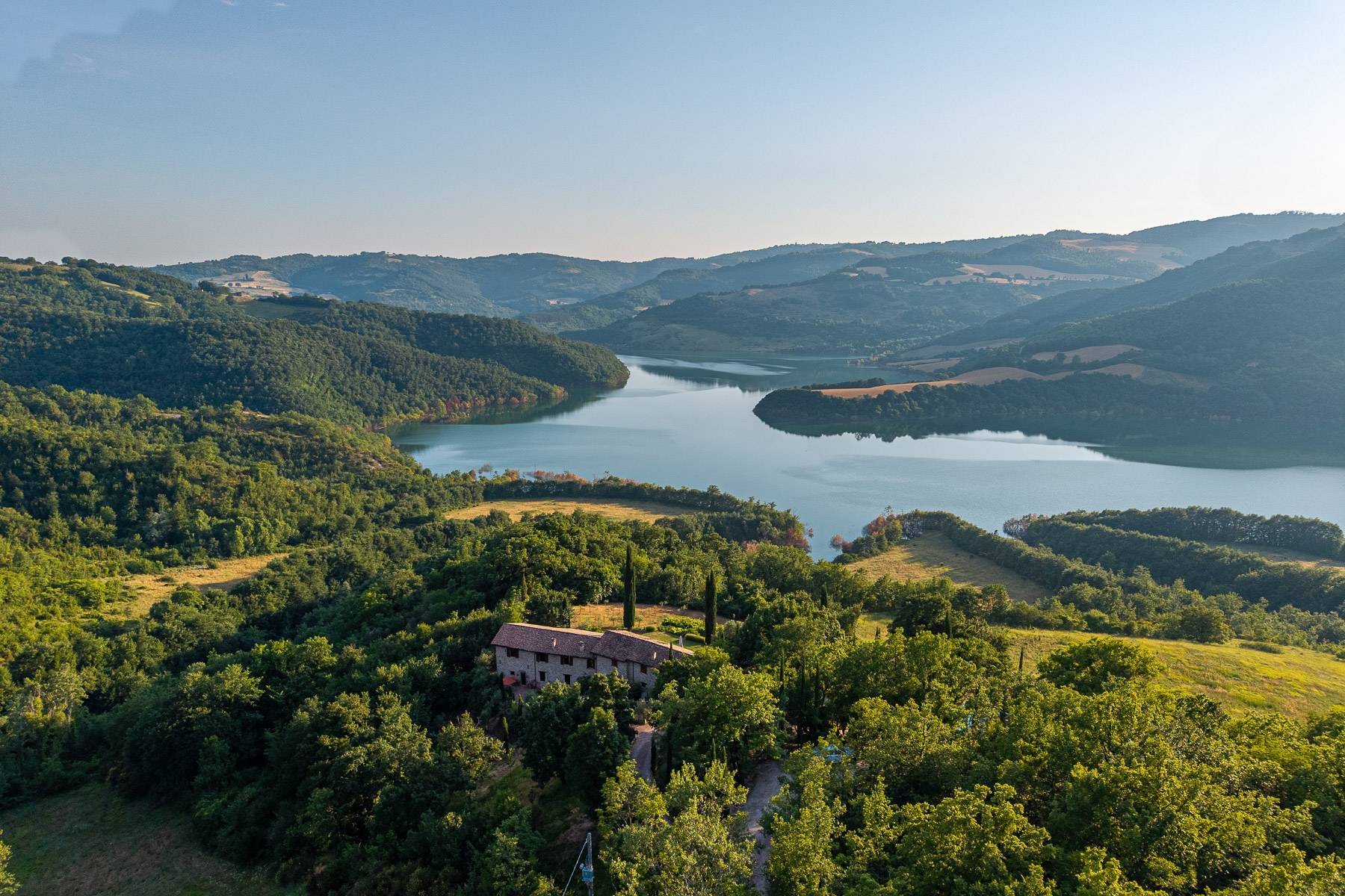  Stunning lake view historic renovated farmhouse with pool - 物件實景