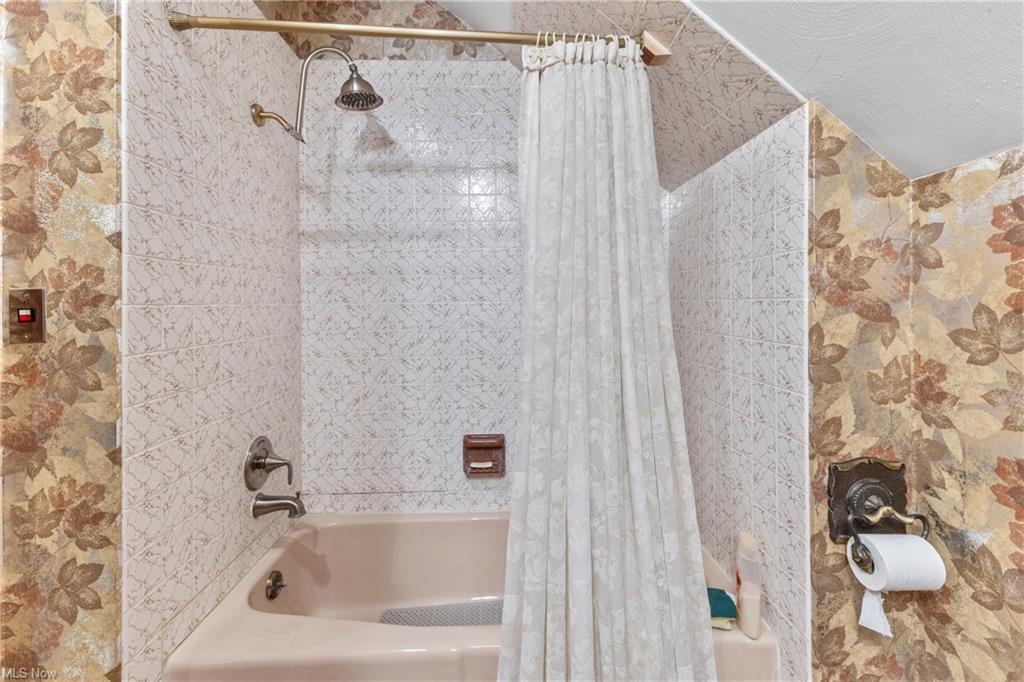 Chester, West Virginia, 26034, United States, 4 Bedrooms Bedrooms, ,3 BathroomsBathrooms,Residential,For Sale,1974553