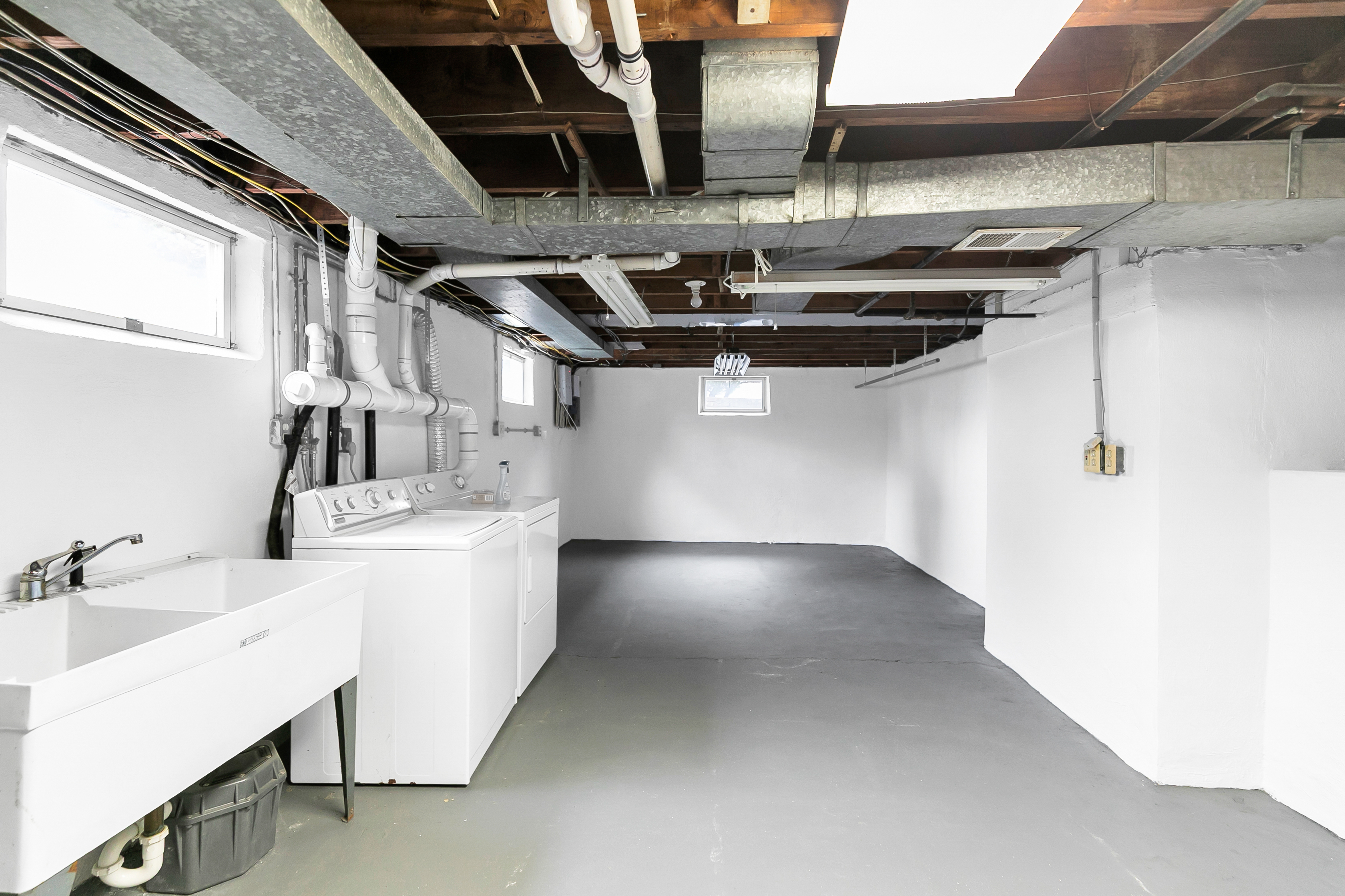  Fantastic Ranch on a Triangular  Corner Lot - 物件實景