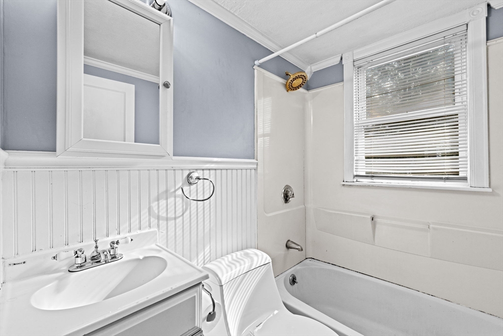 Weymouth, Massachusetts, 02190, United States, 2 Bedrooms Bedrooms, ,1 BathroomBathrooms,Residential,For Sale,1972757