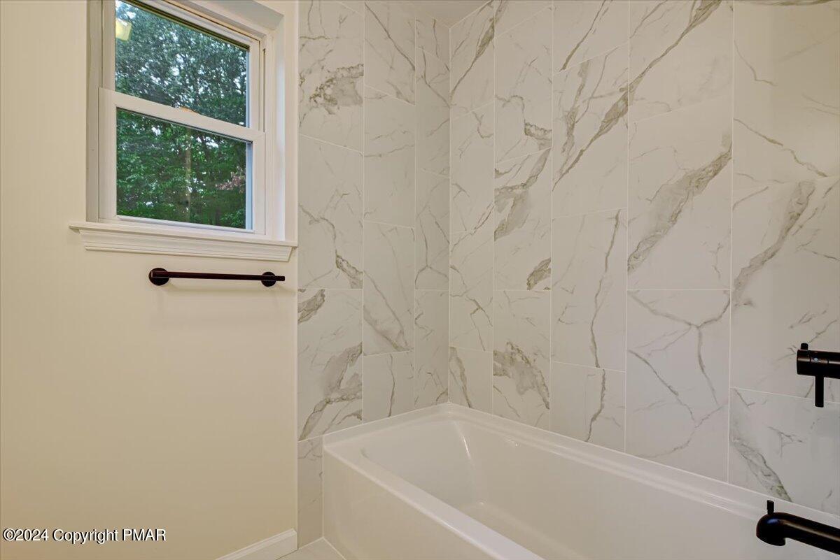 Stroudsburg, Pennsylvania, 18360, United States, 4 Bedrooms Bedrooms, ,3 BathroomsBathrooms,Residential,For Sale,1858014