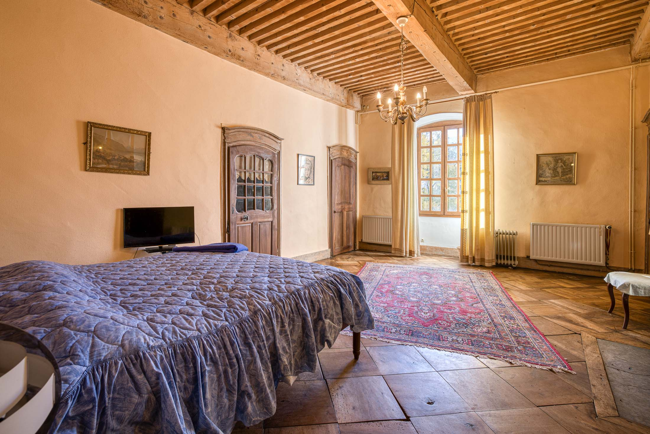  Between mountains and lakes an exceptional château from the 18th century - 物件實景