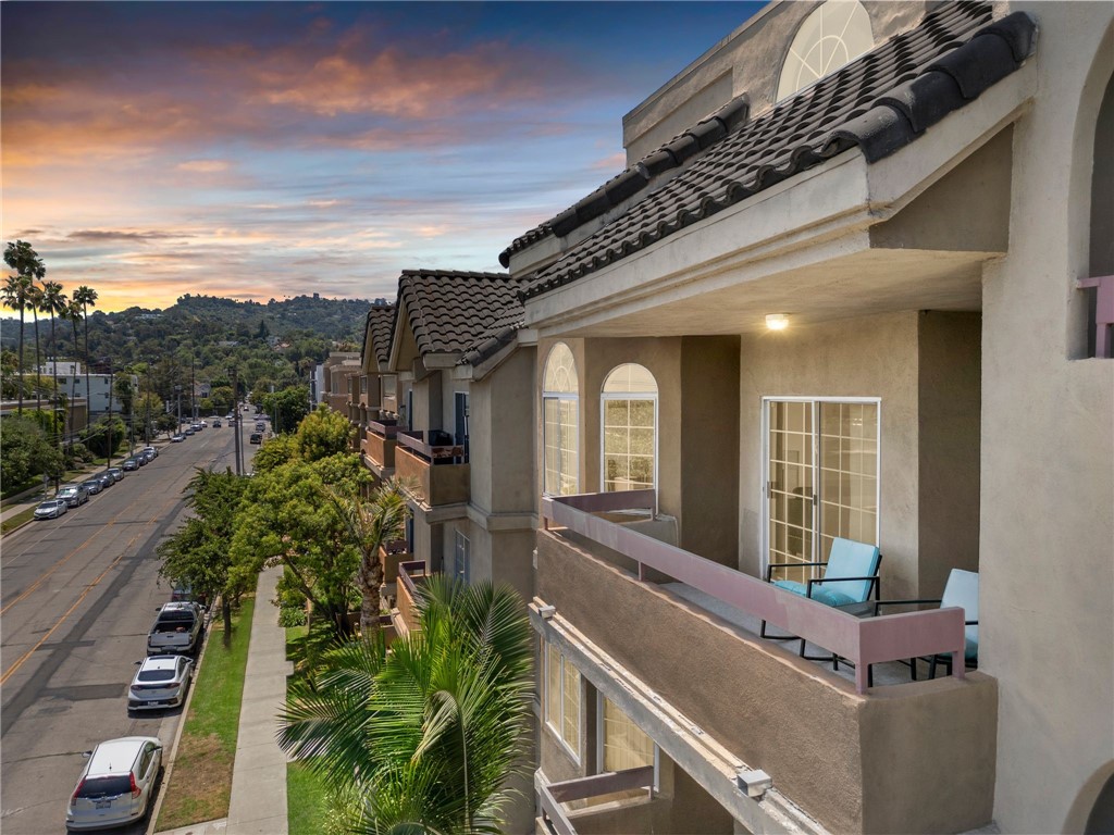 Sherman Oaks, California, 91423, United States, 2 Bedrooms Bedrooms, ,2 BathroomsBathrooms,Residential,For Sale,1708509