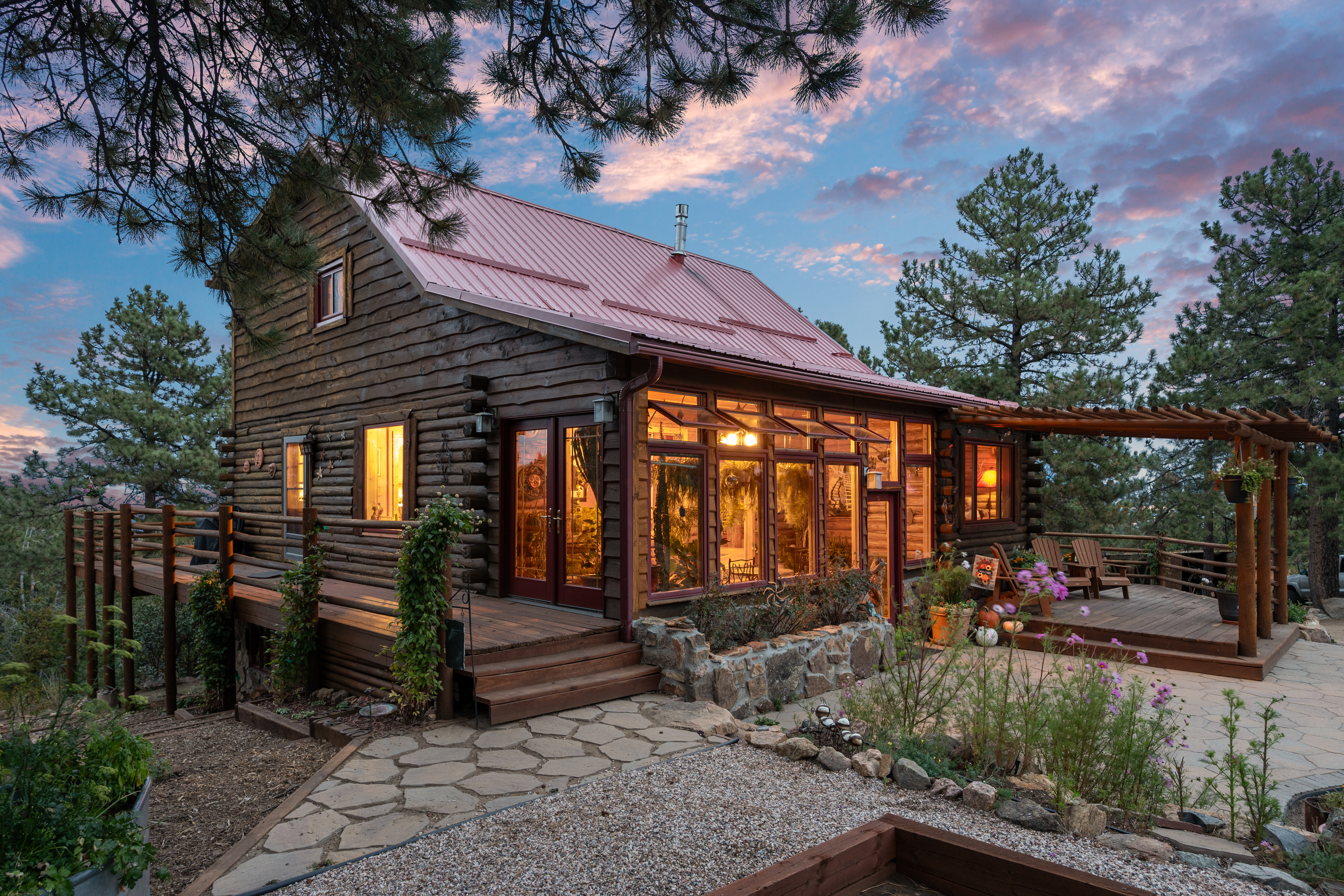  Chatfield Reservoir Log Home on Horse-Friendly 5 Acres with Wrap-Around Decks - 物件實景