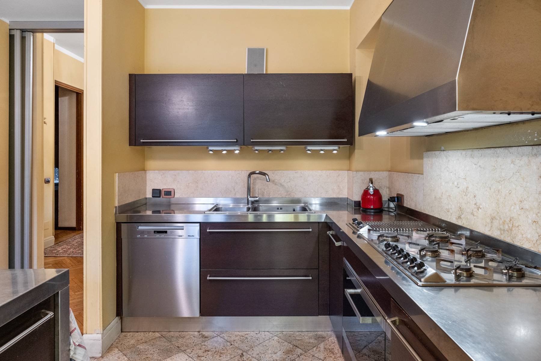 Varese, Varese, 21100, IT, 8 Bedrooms Bedrooms, ,8 BathroomsBathrooms,Residential,For Sale,1796784