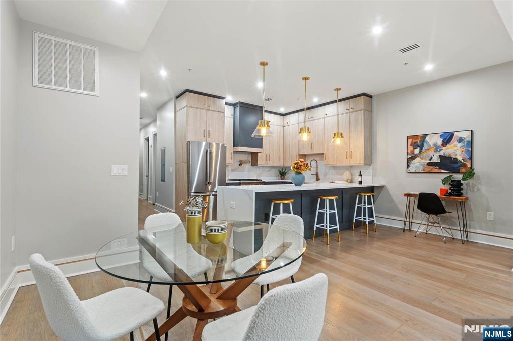Jersey City, New Jersey, 07307, United States, 3 Bedrooms Bedrooms, ,2 BathroomsBathrooms,Residential,For Sale,1947058