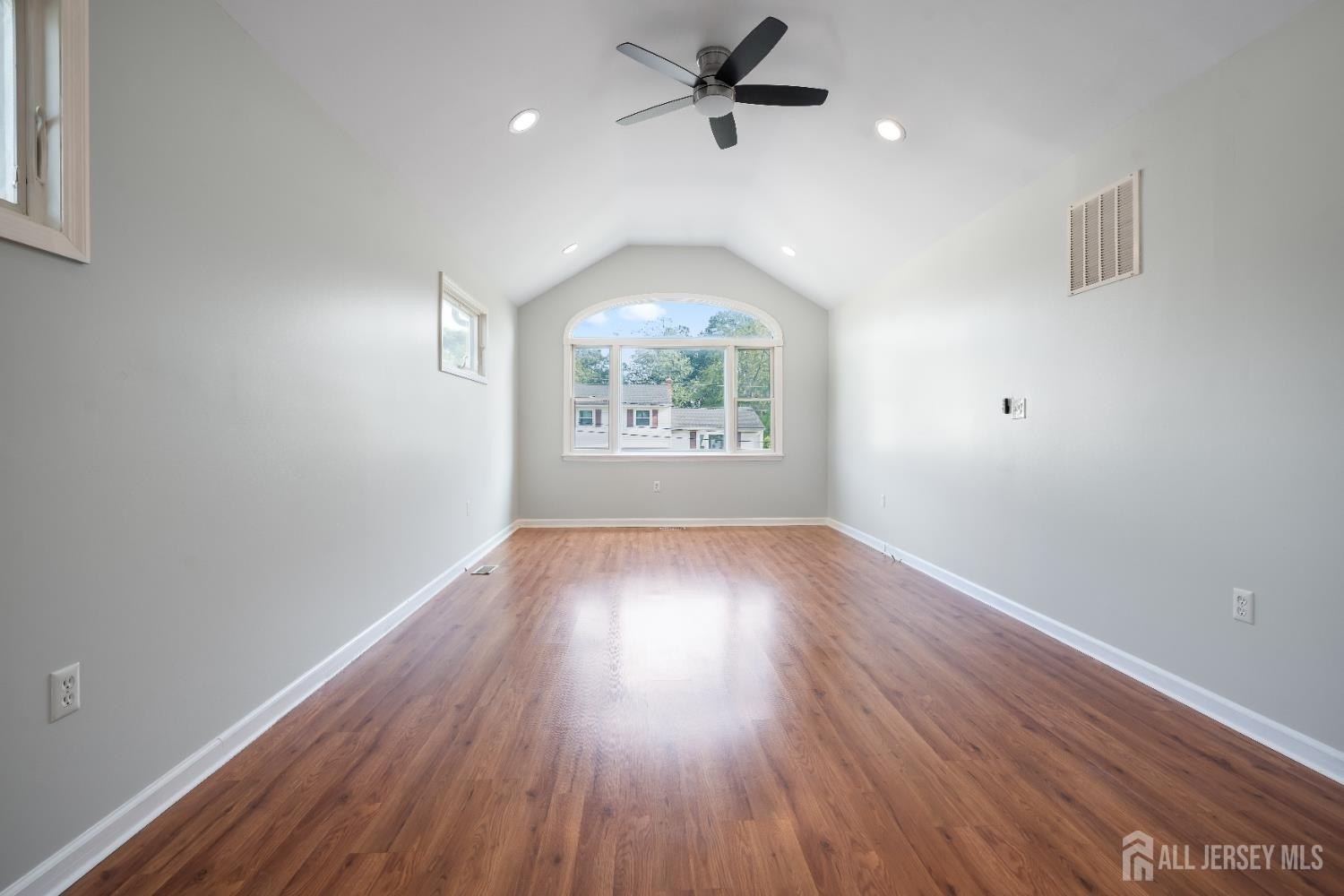 Edison, New Jersey, 08817, United States, 4 Bedrooms Bedrooms, ,2 BathroomsBathrooms,Residential,For Sale,1900843
