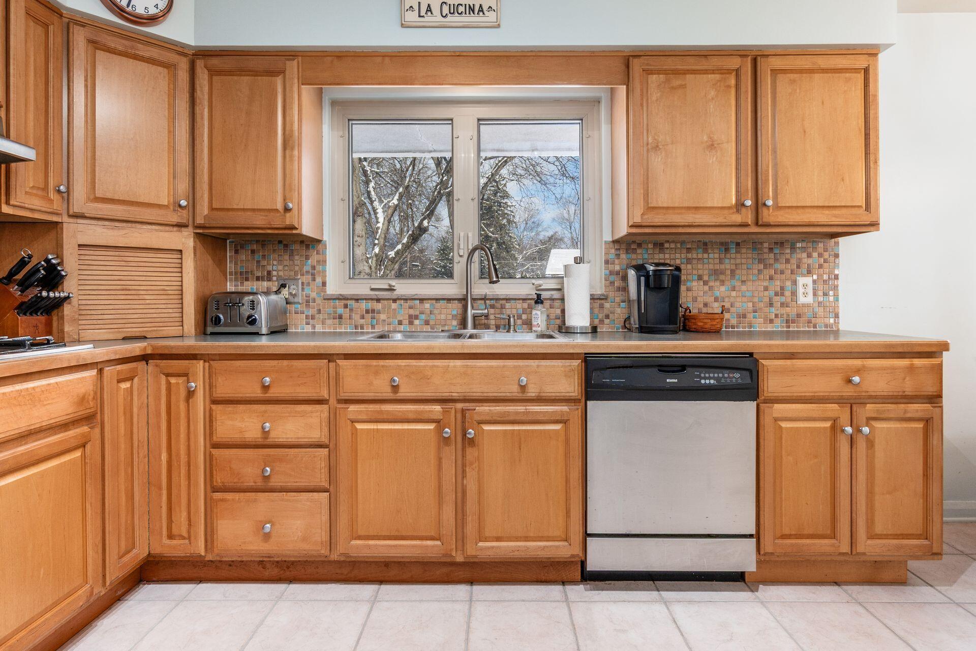 Columbus, Ohio, 43220, United States, 2 Bedrooms Bedrooms, ,3 BathroomsBathrooms,Residential,For Sale,2003078