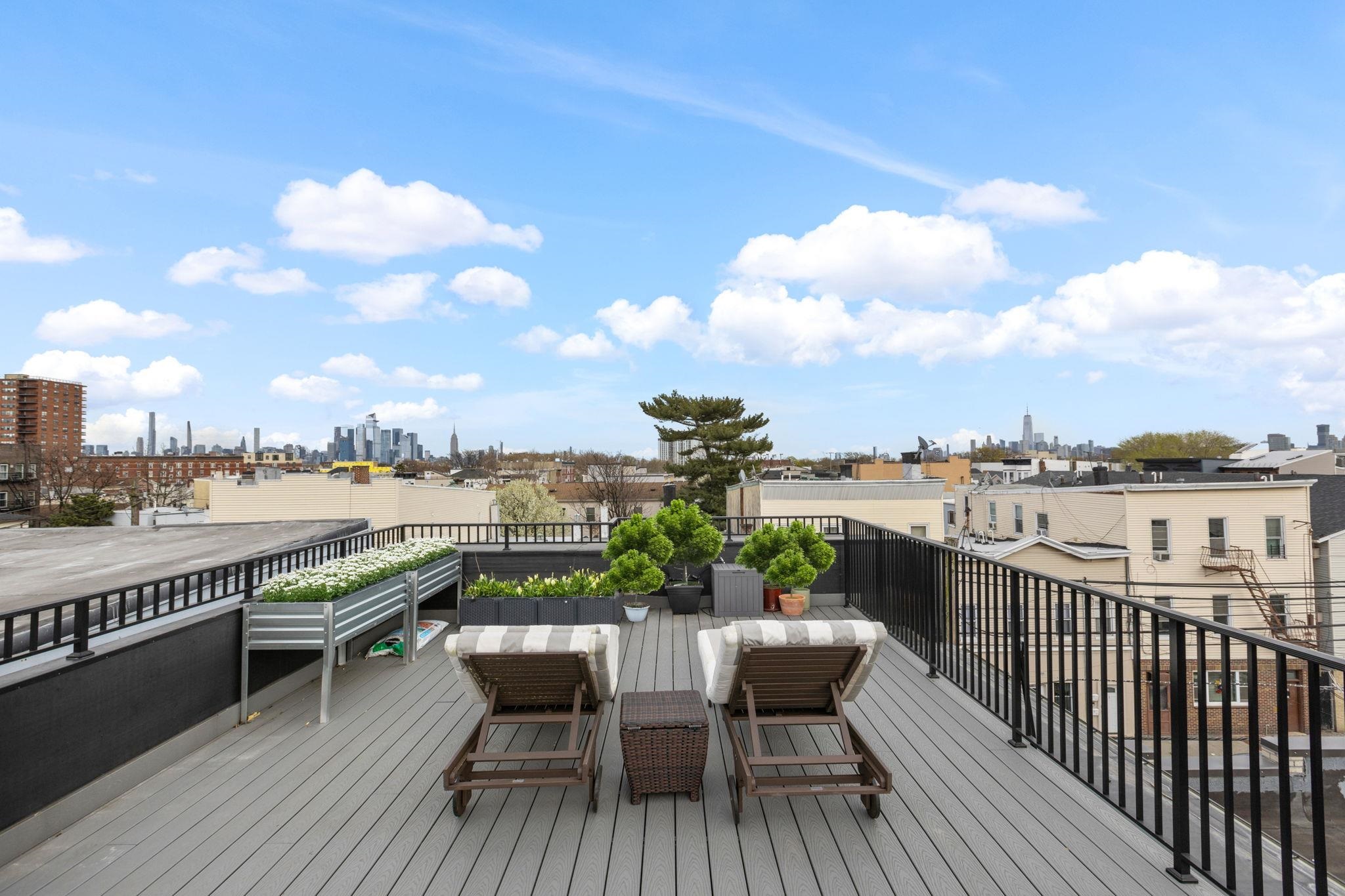 Jersey City, New Jersey, 07307, United States, 3 Bedrooms Bedrooms, ,2 BathroomsBathrooms,Residential,For Sale,1865294