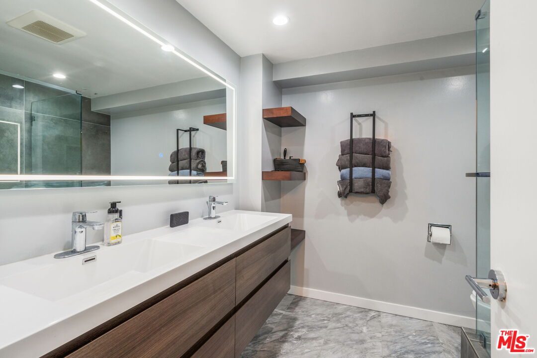 Los Angeles, California, 90046, United States, 2 Bedrooms Bedrooms, ,2 BathroomsBathrooms,Residential,For Sale,1940758