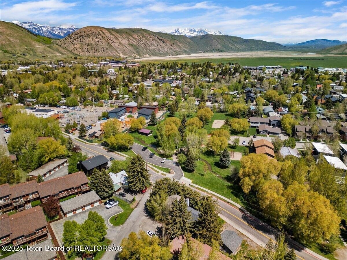 Jackson, Wyoming, 83001, United States, 3 Bedrooms Bedrooms, ,2 BathroomsBathrooms,Residential,For Sale,1979922