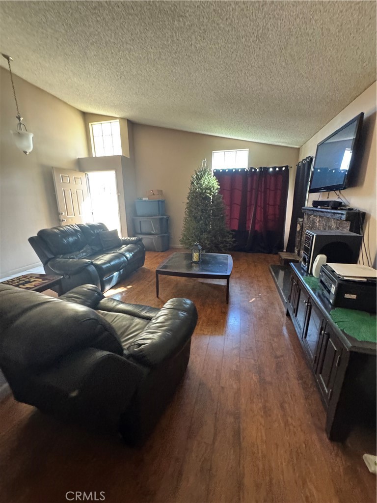 Bloomington, California, 92316, United States, 3 Bedrooms Bedrooms, ,2 BathroomsBathrooms,Residential,For Sale,2009954