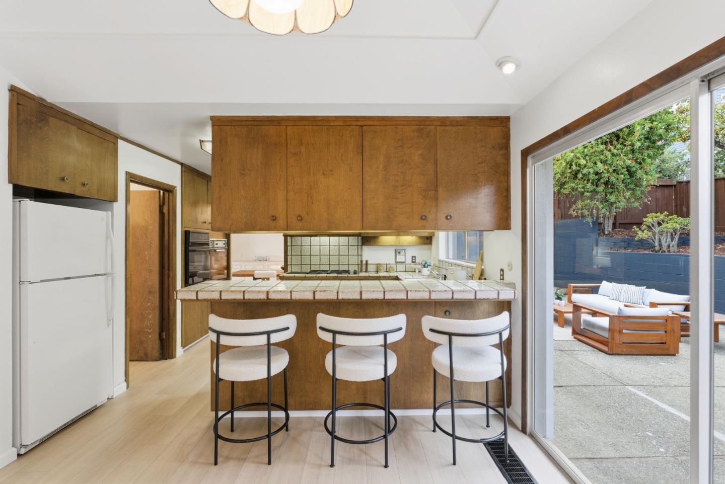 Millbrae, California, 94030, United States, 4 Bedrooms Bedrooms, ,3 BathroomsBathrooms,Residential,For Sale,1989349