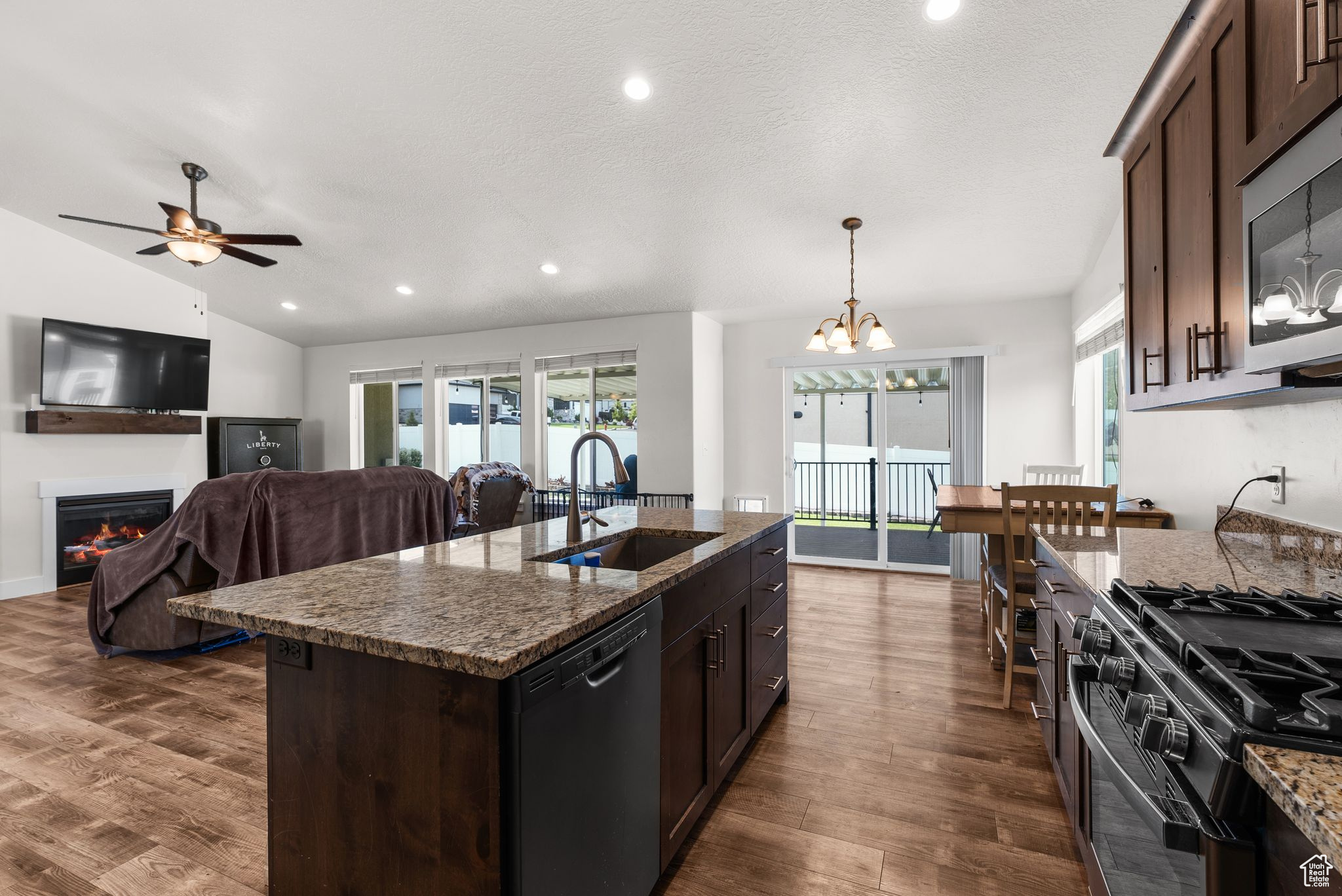 Tooele, Utah, 84074, United States, 5 Bedrooms Bedrooms, ,3 BathroomsBathrooms,Residential,For Sale,1907581