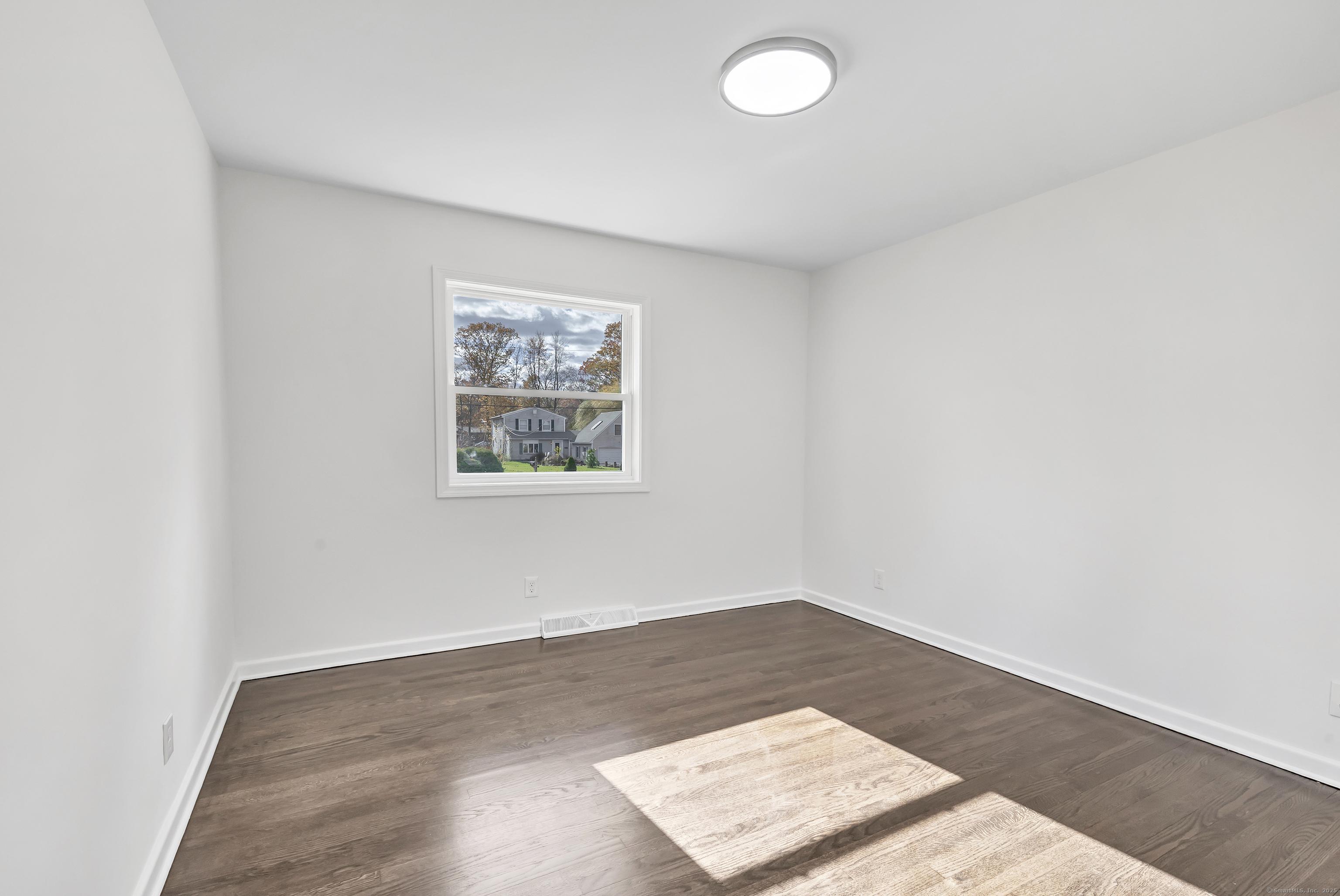 Hamden, Connecticut, 06518, United States, 3 Bedrooms Bedrooms, ,2 BathroomsBathrooms,Residential,For Sale,1987116