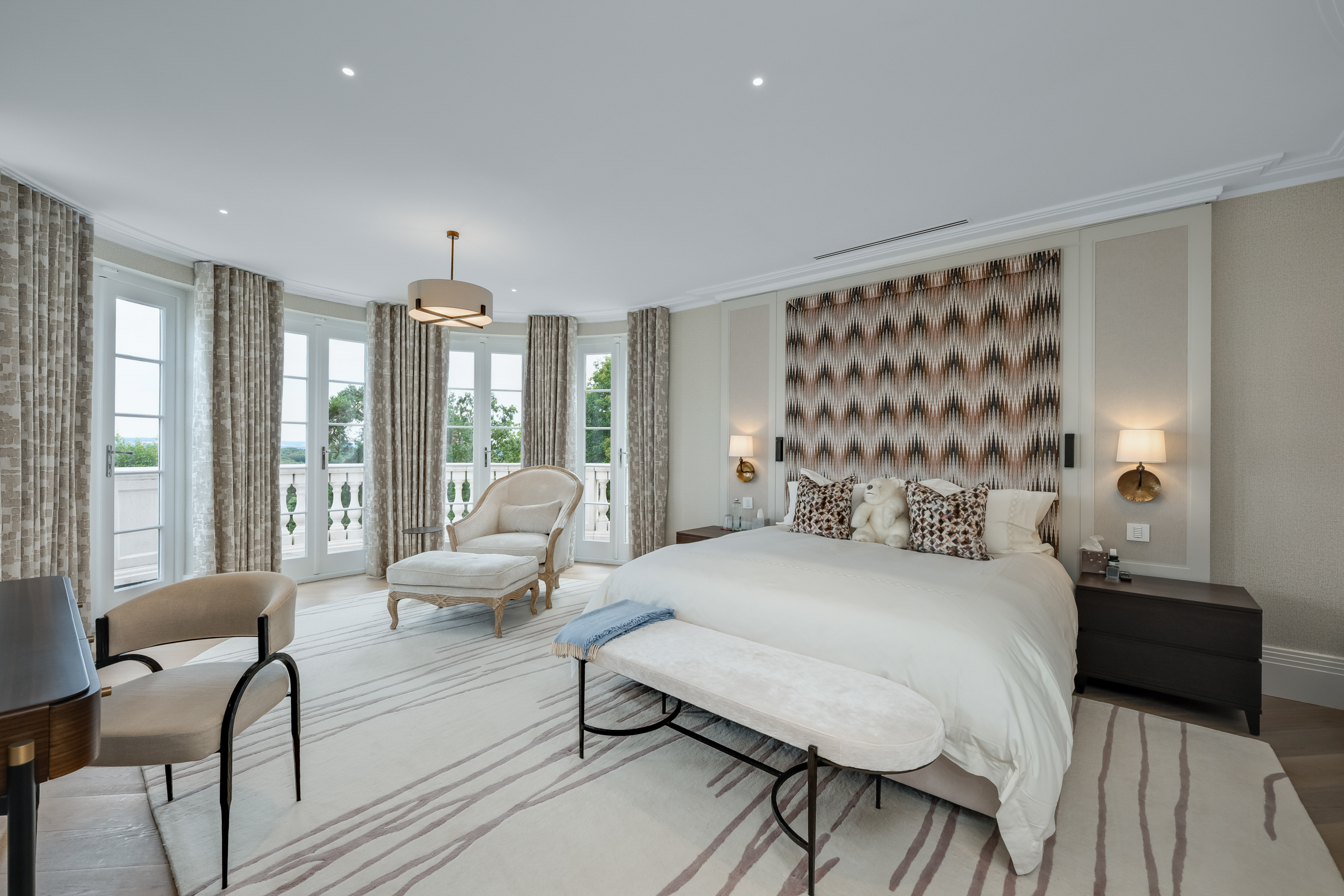  A Newly Refurbished House with Far-Reaching Views in St George’s Hill - 物件實景