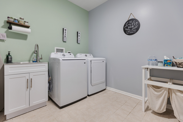 Huntley, Illinois, 60142, United States, 5 Bedrooms Bedrooms, ,3 BathroomsBathrooms,Residential,For Sale,1982974