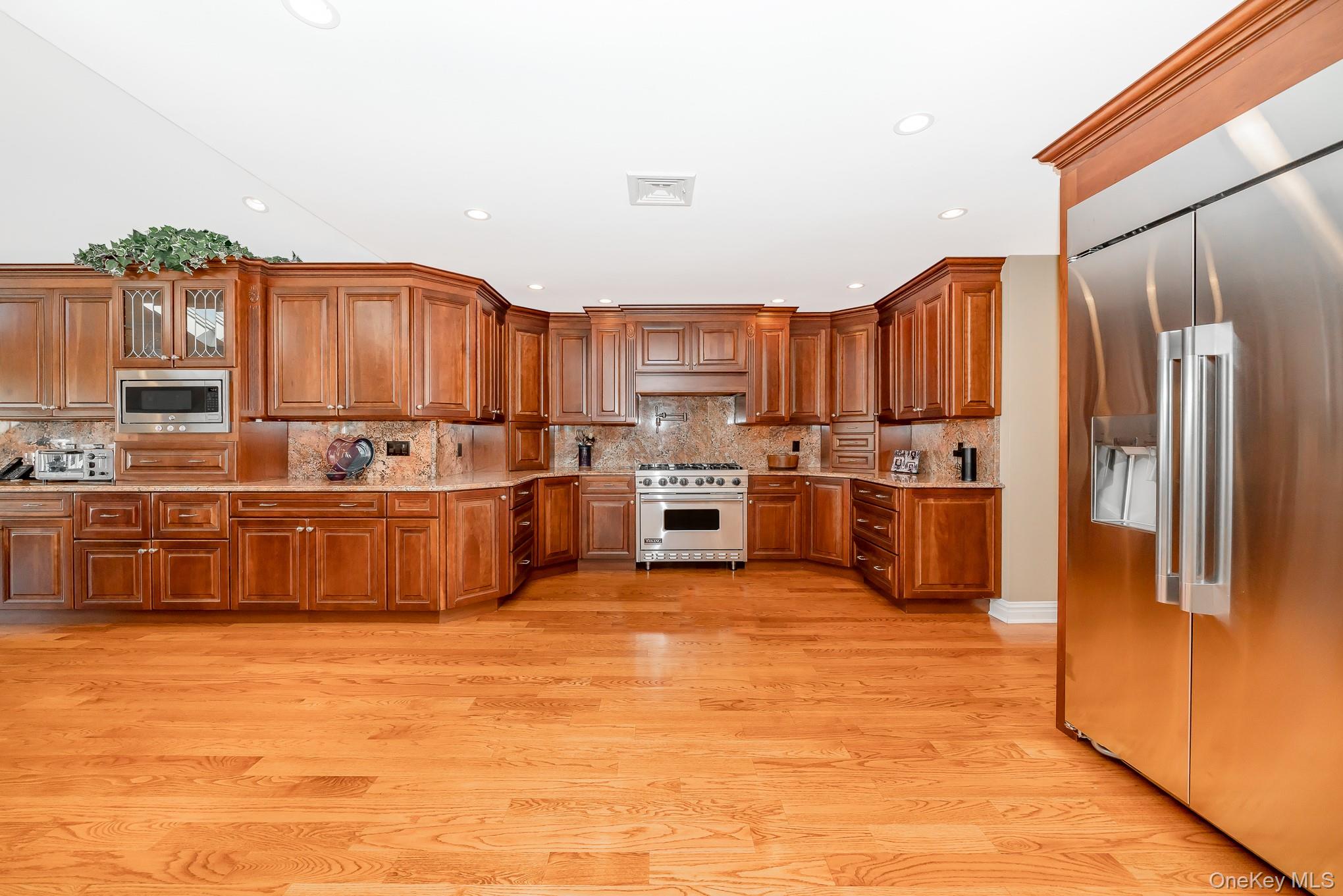 West Islip, New York, 11795, United States, 5 Bedrooms Bedrooms, ,5 BathroomsBathrooms,Residential,For Sale,1943882
