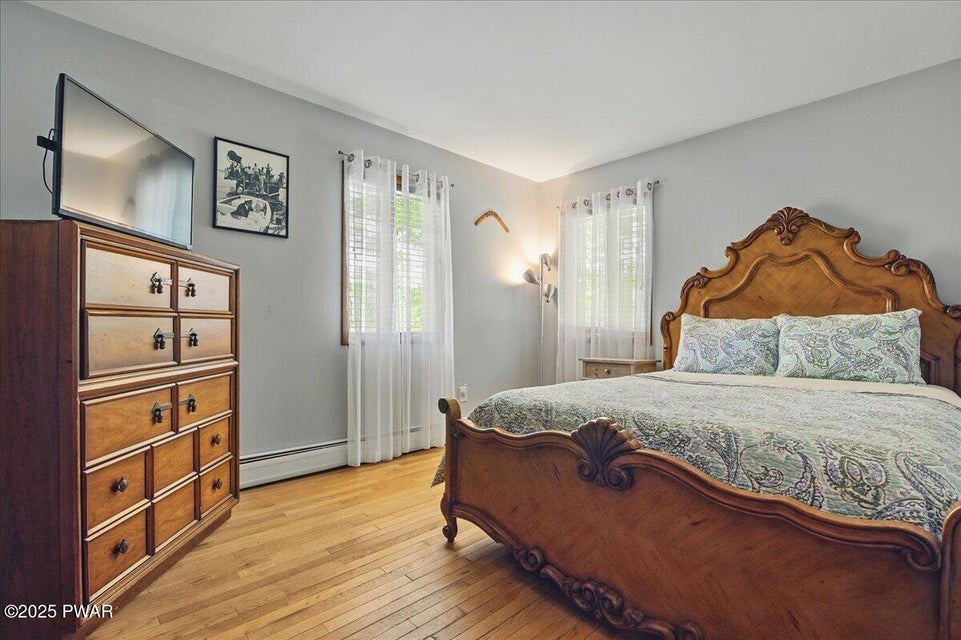 Milford, Pennsylvania, 18337, United States, 3 Bedrooms Bedrooms, ,2 BathroomsBathrooms,Residential,For Sale,1936970