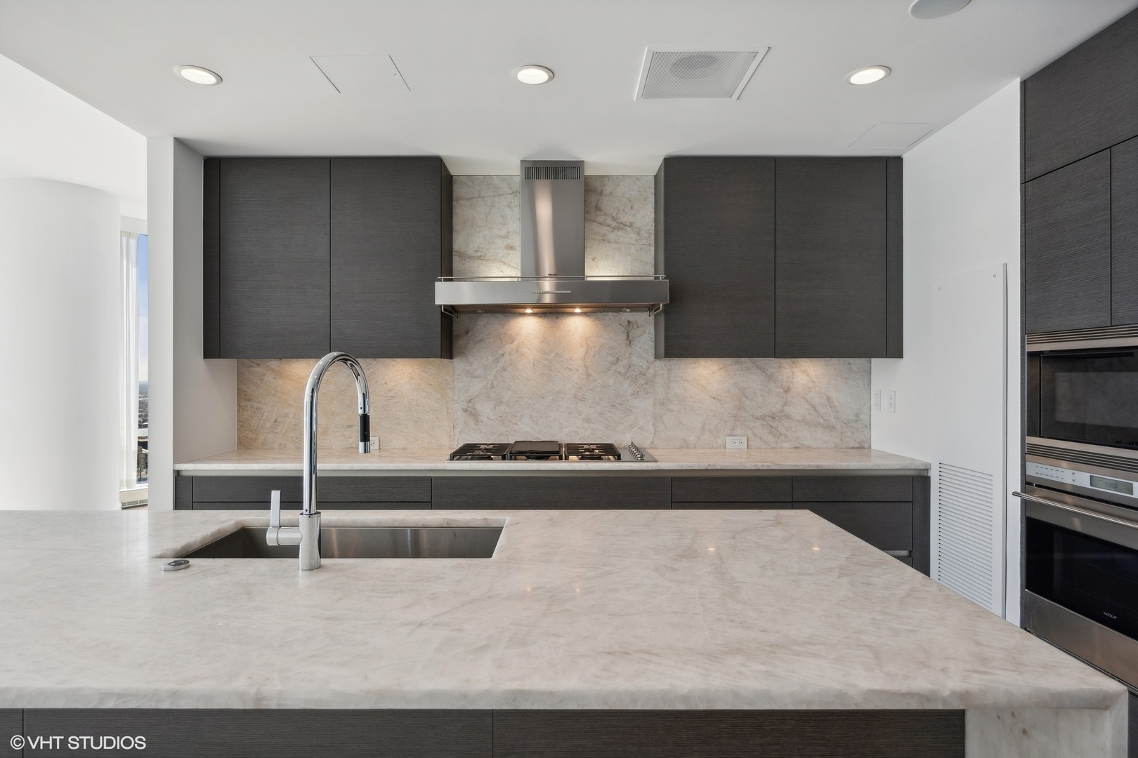 Chicago, Illinois, 60611, United States, 3 Bedrooms Bedrooms, ,4 BathroomsBathrooms,Residential,For Sale,1908723