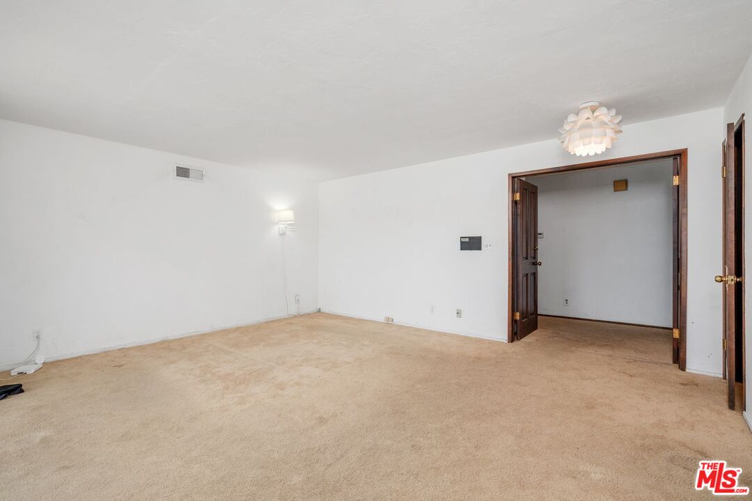 Los Angeles, California, 90046, United States, 4 Bedrooms Bedrooms, ,4 BathroomsBathrooms,Residential,For Sale,1955574