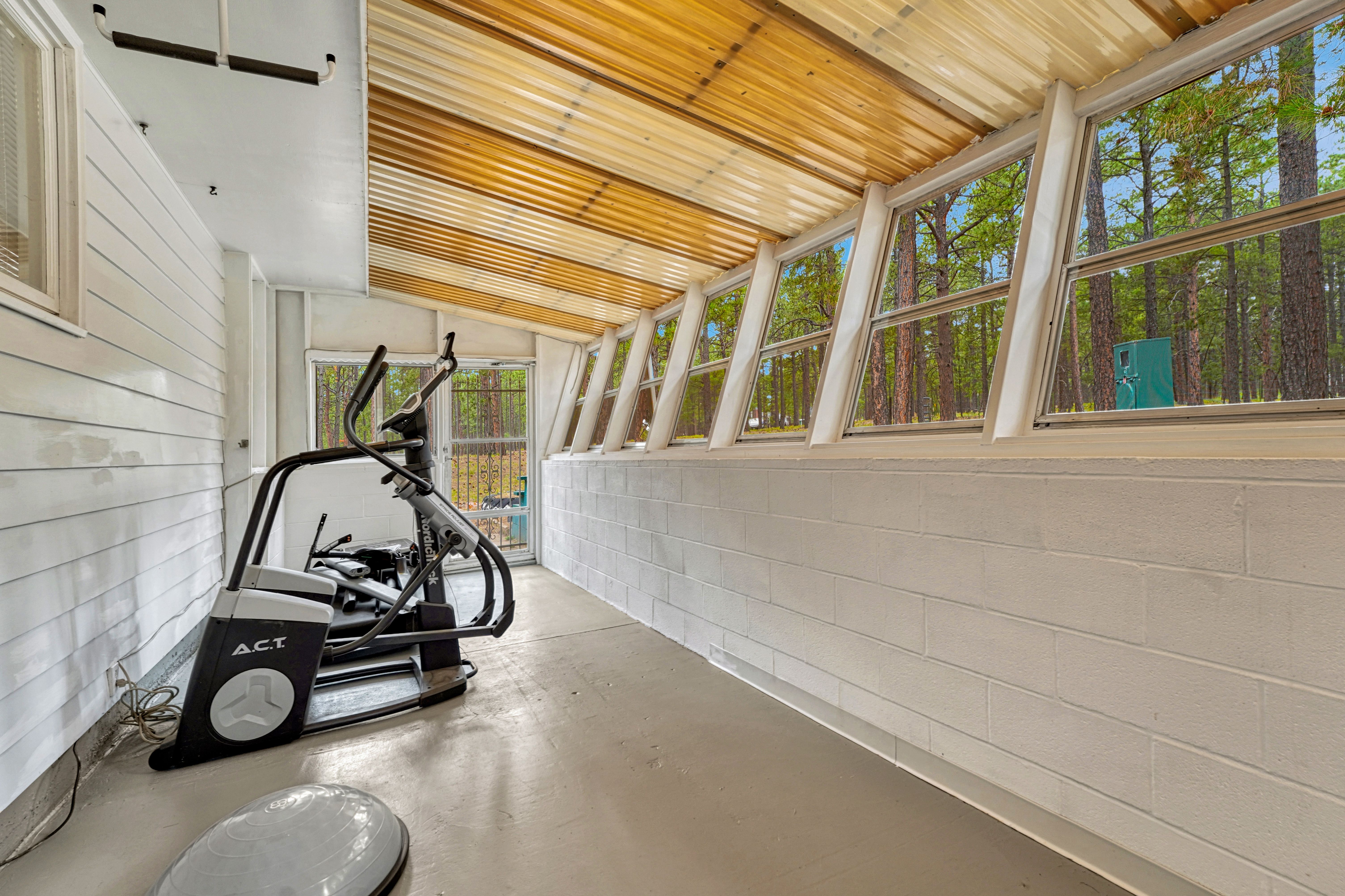  Meticulously maintained ranch-style home in sought-after Black Forest - 物件實景