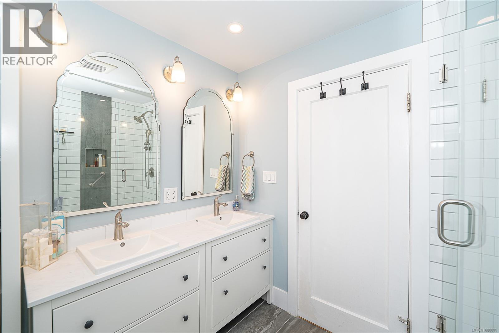 SAANICH, British Columbia, V8Z 3T7, CA, 2 Bedrooms Bedrooms, ,2 BathroomsBathrooms,Residential,For Sale,1948861