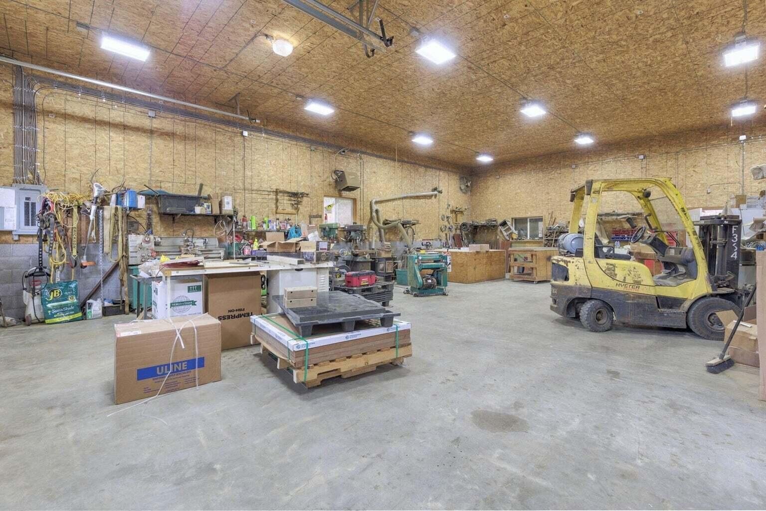 Canyonville, Oregon, 97417, United States, 2 Bedrooms Bedrooms, ,2 BathroomsBathrooms,Residential,For Sale,1981703